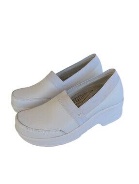 Easy Works by Easy Street Professional Slip On Cushioned Nurse Shoes 7.5M White